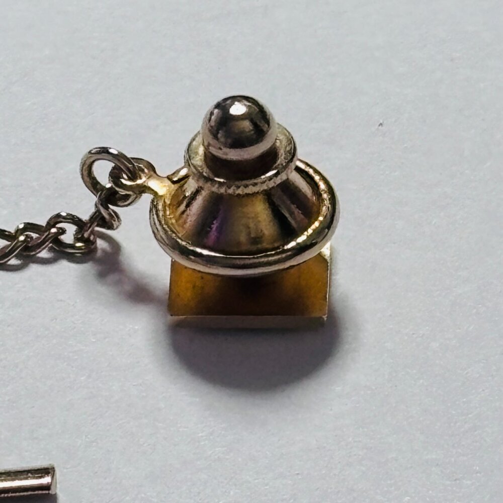 VINTAGE Gold Tone Square Toggle Tie Tack Chain Bar Clasp Unisex - Picture 3 of 6